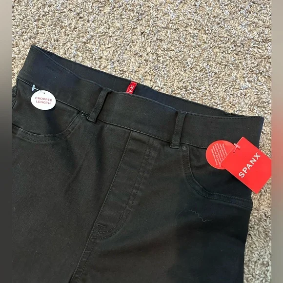 NWT SPANX Cropped Flare Jeans in Black Wash - Picture 5 of 8